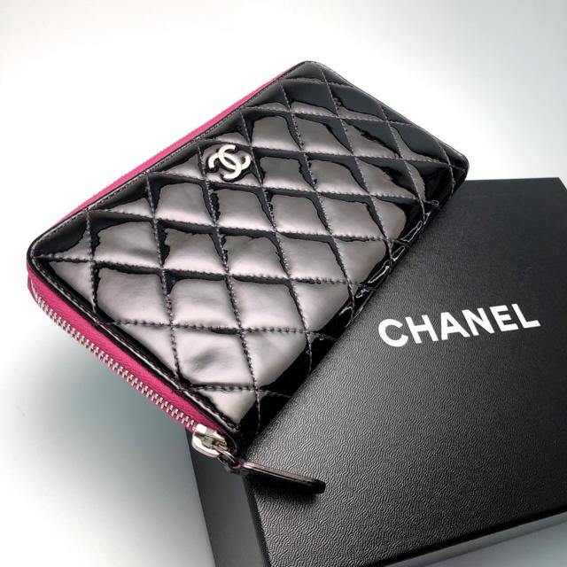 CHANEL(シャネル)の【たえ様専用】CHANEL シャネル 長財布 マトラッセ パテント 黒×ピンク系 レディースのファッション小物(財布)の商品写真