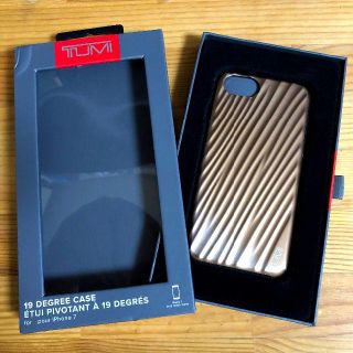 トゥミ(TUMI)のTUMI トゥミ カバー iPhone7 / iPhone8 GOLD (iPhoneケース)