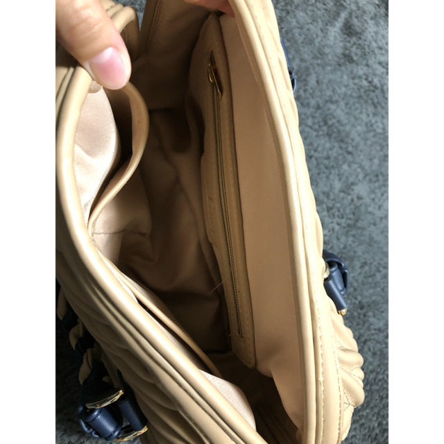 rienda(リエンダ)の【1週間限定出品→その後処分】Leory ハンドルツイストボストンBAG レディースのバッグ(ボストンバッグ)の商品写真