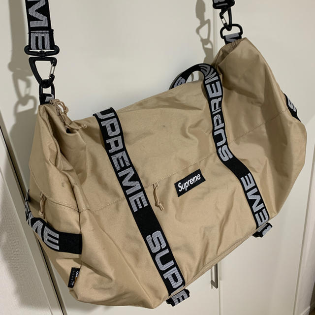 Supreme(シュプリーム)のSupreme 18SS large duffle bag ベージュ タン メンズのバッグ(ボストンバッグ)の商品写真