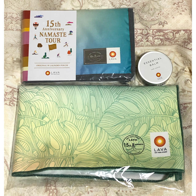 ヨガグッズ ラグとランドリーポーチとエッセンシャルバーム