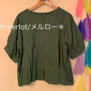 メルロー(merlot)の専用です！！＊merlot/メルロー＊新品　レイヤード風バックリボンブラウス(Tシャツ(半袖/袖なし))