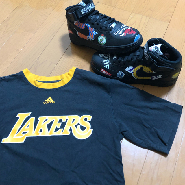 adidas(アディダス)のLos Angeles Lakers ブラックTシャツ メンズのトップス(Tシャツ/カットソー(半袖/袖なし))の商品写真