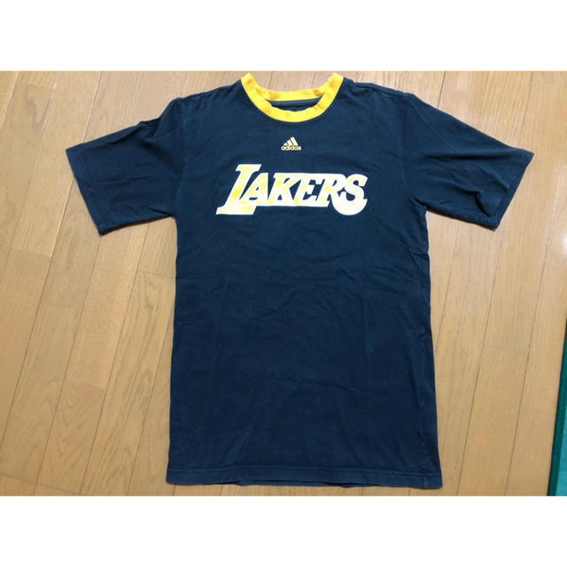 adidas(アディダス)のLos Angeles Lakers ブラックTシャツ メンズのトップス(Tシャツ/カットソー(半袖/袖なし))の商品写真