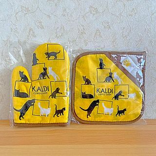 カルディ(KALDI)のカルディ　ねこの日　鍋敷き＆ミトン(収納/キッチン雑貨)