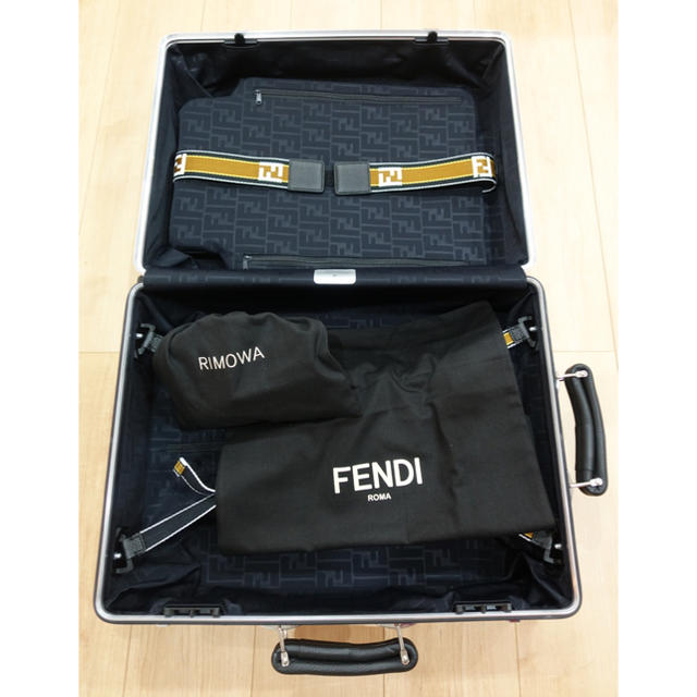 RIMOWA(リモワ)のfendi rimowa スーツケース　機内持ち込みサイズ　未使用品 レディースのバッグ(スーツケース/キャリーバッグ)の商品写真