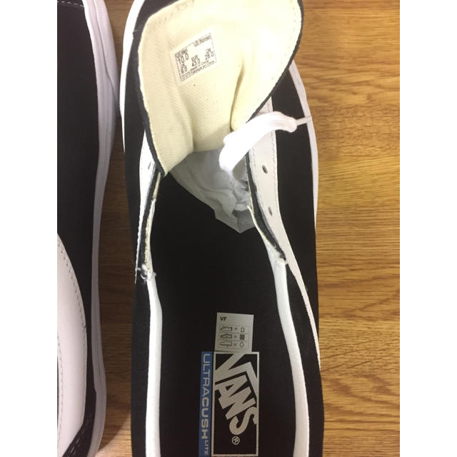 VANS(ヴァンズ)の新品未使用 VANS BOLD NI ボールド ニー スエード 黒白 US10 メンズの靴/シューズ(スニーカー)の商品写真