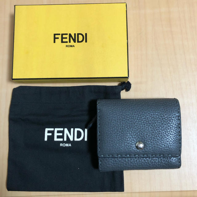 (期間限定出品)  正規品❤️FENDI❤️セレリア　二つ折り財布