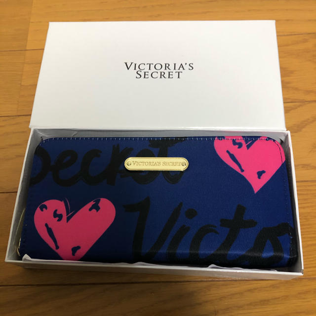 Victoria's Secret(ヴィクトリアズシークレット)の❤新品未使用VICTORIA’S SECRETラウンドファスナー長財布❤ レディースのファッション小物(財布)の商品写真