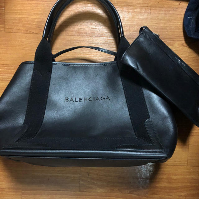 Balenciaga(バレンシアガ)のバレンシアガ  ネイビー　カバ　Sサイズ レディースのバッグ(ハンドバッグ)の商品写真