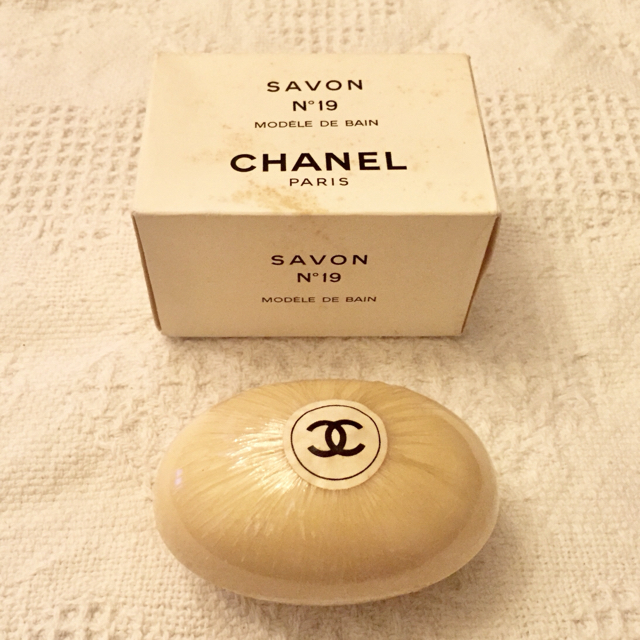 CHANEL(シャネル)のCHANEL シャネル N°19 ソープ コスメ/美容のボディケア(ボディソープ/石鹸)の商品写真