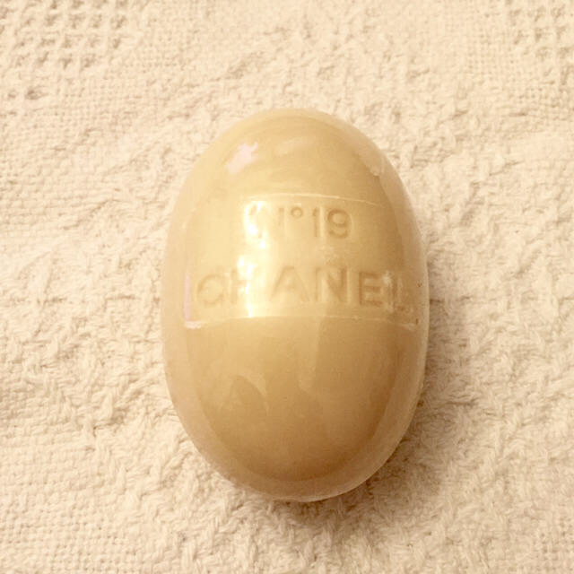 CHANEL(シャネル)のCHANEL シャネル N°19 ソープ コスメ/美容のボディケア(ボディソープ/石鹸)の商品写真