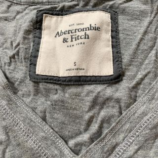 アバクロンビーアンドフィッチ(Abercrombie&Fitch)のアバクロ　グレーT 新品未使用(Tシャツ(半袖/袖なし))