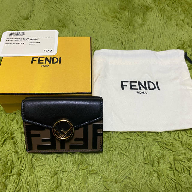 FENDI 三つ折財布