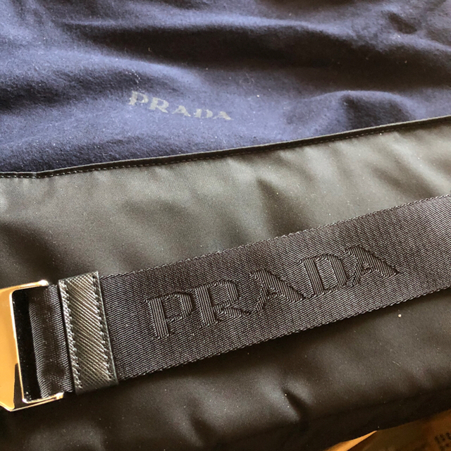 PRADA(プラダ)のお値下げ！新品未使用 プラダ  ボディバッグ ブラック PRADA メンズのバッグ(ショルダーバッグ)の商品写真