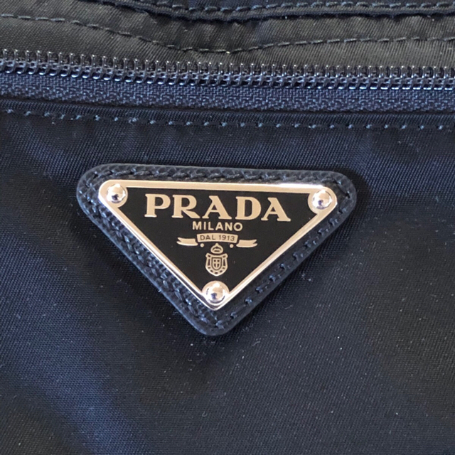 PRADA(プラダ)のお値下げ！新品未使用 プラダ  ボディバッグ ブラック PRADA メンズのバッグ(ショルダーバッグ)の商品写真