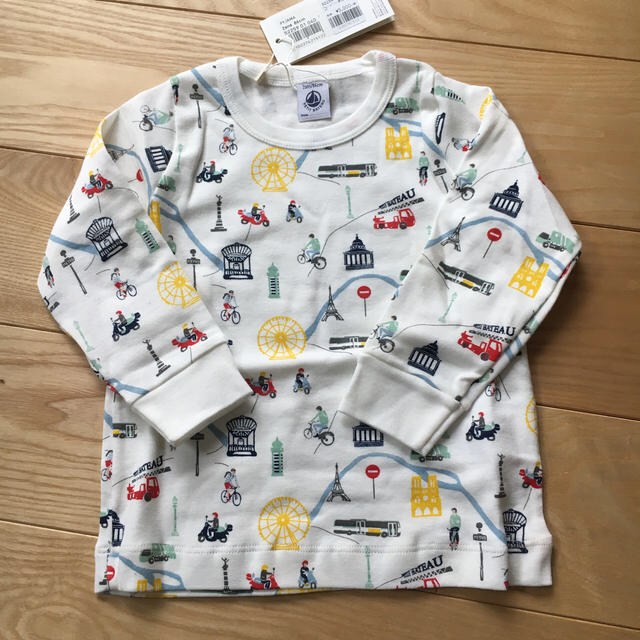 PETIT BATEAU(プチバトー)の新品　プチバトー  2ans  パジャマ　ルームウェア キッズ/ベビー/マタニティのベビー服(~85cm)(パジャマ)の商品写真