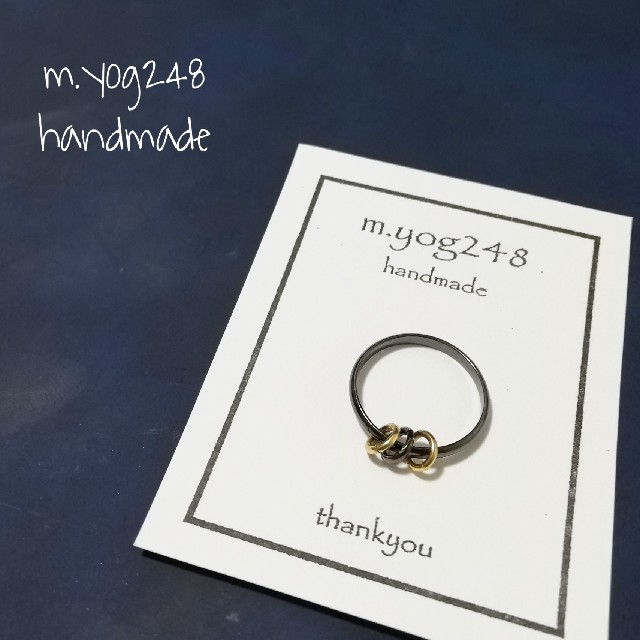 ブラック　ゴールド×ブラック丸カン　フリーサイズ　指輪 レディースのアクセサリー(リング(指輪))の商品写真