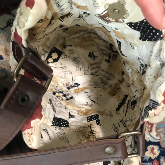 チューリップの花型　ハンドバッグ ハンドメイドのファッション小物(バッグ)の商品写真