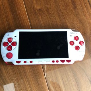 ソニー(SONY)のPSP  改造版　ホワイト／レッド(携帯用ゲーム機本体)