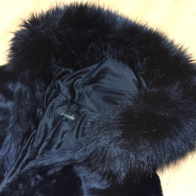rienda(リエンダ)のリエンダ♡フードファーコート レディースのジャケット/アウター(毛皮/ファーコート)の商品写真