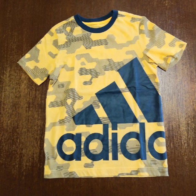 adidas(アディダス)のTシャツとハーフパンツ キッズ/ベビー/マタニティのキッズ服男の子用(90cm~)(Tシャツ/カットソー)の商品写真