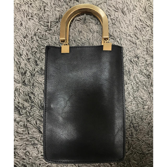 ZARA(ザラ)のZARA 黒　ブラック　バック レディースのバッグ(ハンドバッグ)の商品写真