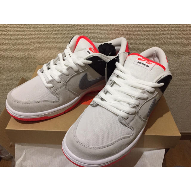 NIKE(ナイキ)のNIKE SB DUNK LOW PRO ISO "INFRARED" 28.5 メンズの靴/シューズ(スニーカー)の商品写真