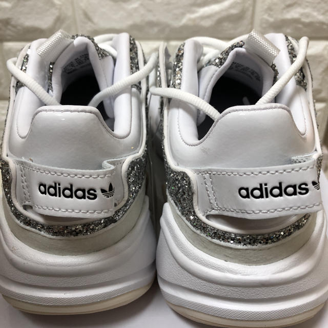 adidas(アディダス)の♡アディダスオリジナルス MAGMUR RUNNER W グリッター 23.5♡ メンズの靴/シューズ(スニーカー)の商品写真