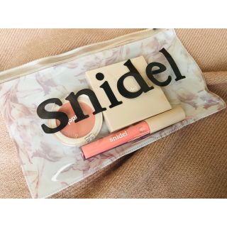 スナイデル(SNIDEL)のsnidel リップ&チーク・アイシャドウパレット・リップグロスの3点セット(コフレ/メイクアップセット)