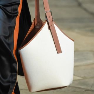 ロエベ(LOEWE)のロエベ 新品バルーンバッグ(ショルダーバッグ)