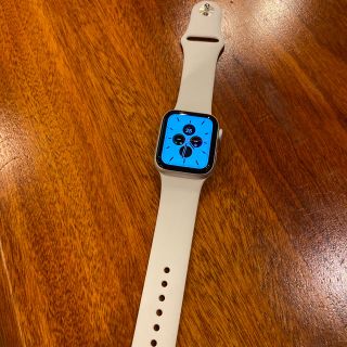 アップルウォッチ(Apple Watch)のApple Watch Series 5(GPSモデル)- 40mm (腕時計(デジタル))