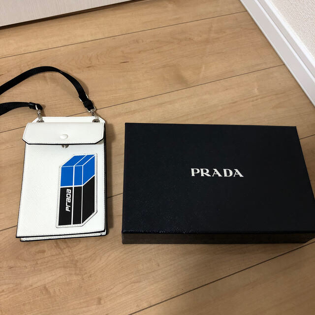 PRADA - prada ネックストラップ スマホ スマホケース ガジェットの通販 by ラリラリラー｜プラダならラクマ