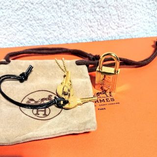 エルメス(Hermes)のHERMES ゴールド カデナパドロック 南京錠、鍵2本付きです！(ネックレス)