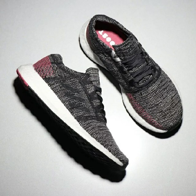 adidas(アディダス)の最値定価14300円!新品!アディダス ピュアブースト GO スニーカー25.5 レディースの靴/シューズ(スニーカー)の商品写真