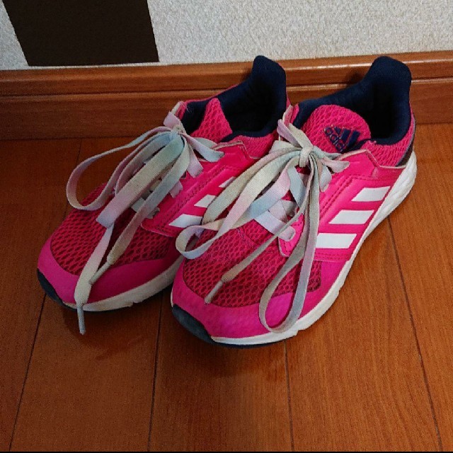 adidas(アディダス)のアディダス スニーカー 19 キッズ/ベビー/マタニティのキッズ靴/シューズ(15cm~)(スニーカー)の商品写真