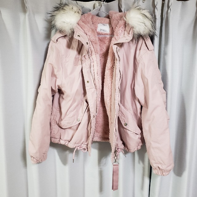 Bershka(ベルシュカ)のBershka ピンク アウター 1度着用 レディースのジャケット/アウター(ブルゾン)の商品写真