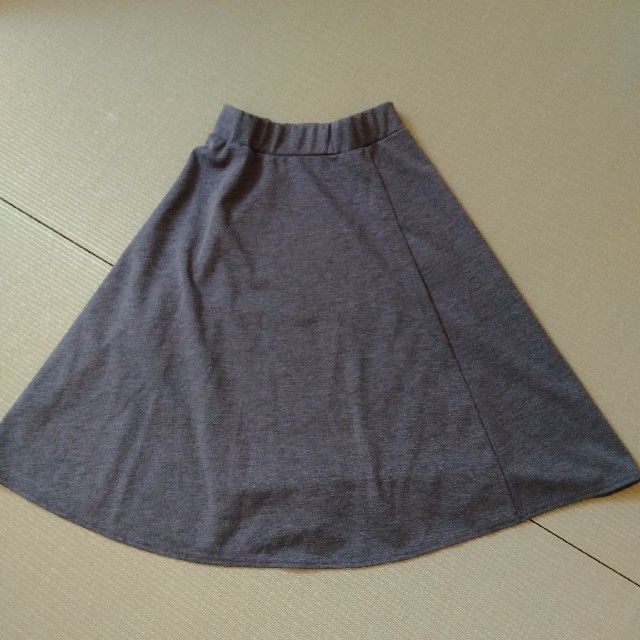 グレー　スカート　ジャージ素材　ストレッチ レディースのスカート(ひざ丈スカート)の商品写真