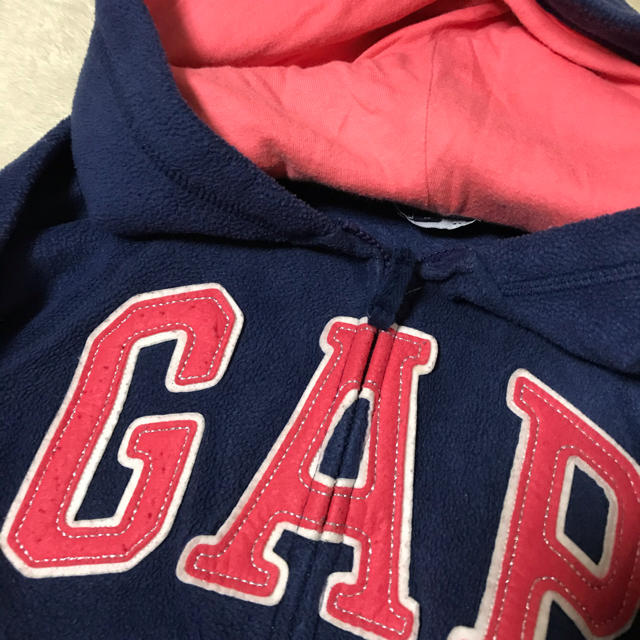 GAP(ギャップ)のGAP パーカー  フリース  紺　　160 キッズ/ベビー/マタニティのキッズ服女の子用(90cm~)(ジャケット/上着)の商品写真