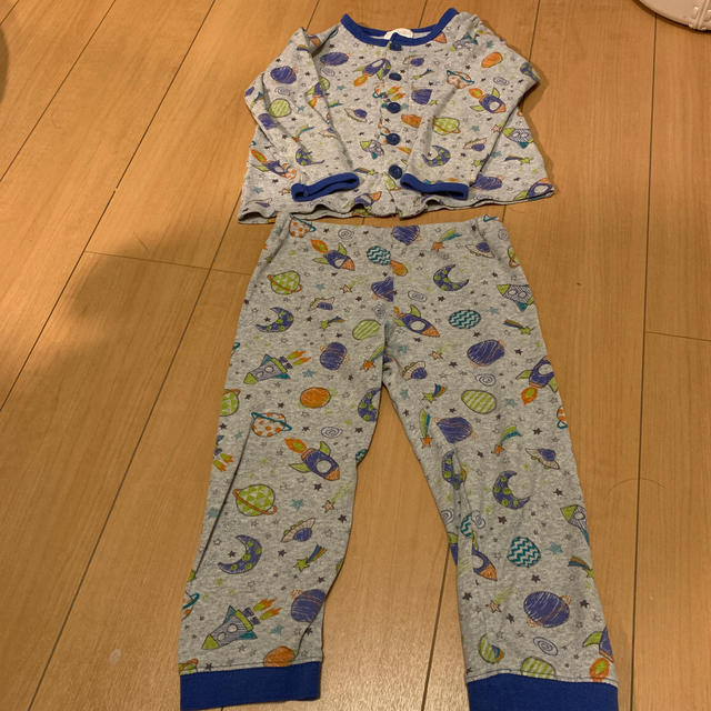 ampersand(アンパサンド)のキッズパジャマ　前開き　サイズ１１０ キッズ/ベビー/マタニティのキッズ服男の子用(90cm~)(パジャマ)の商品写真