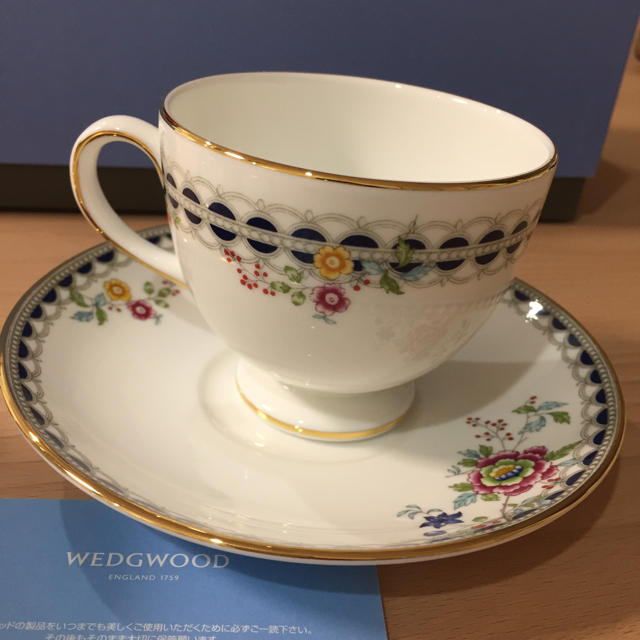 WEDGWOOD(ウェッジウッド)のWEDGWOOD カップ&ソーサー2客セット【新品、未使用】 インテリア/住まい/日用品のキッチン/食器(グラス/カップ)の商品写真