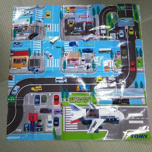 TOMMY(トミー)のたかしま様専用!TOMICA LEISURE MAP　トミカレジャーシート キッズ/ベビー/マタニティの外出/移動用品(その他)の商品写真