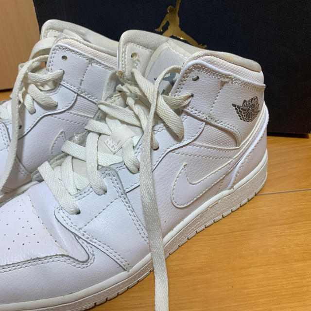 NIKE(ナイキ)のAIR JORDAN 1 MID BG  NIKE レディースの靴/シューズ(スニーカー)の商品写真