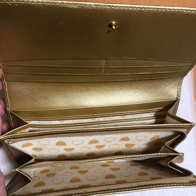 Kitamura(キタムラ)の❤︎未使用品❤︎キタムラ　ゴールド　長財布 レディースのファッション小物(財布)の商品写真