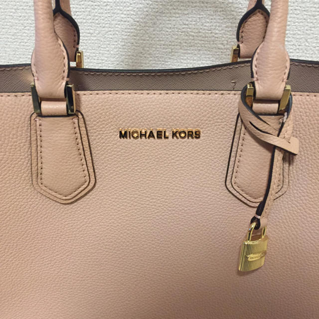 Michael Kors(マイケルコース)のMICHAEL KORS バック  マハリル様専用 レディースのバッグ(ショルダーバッグ)の商品写真