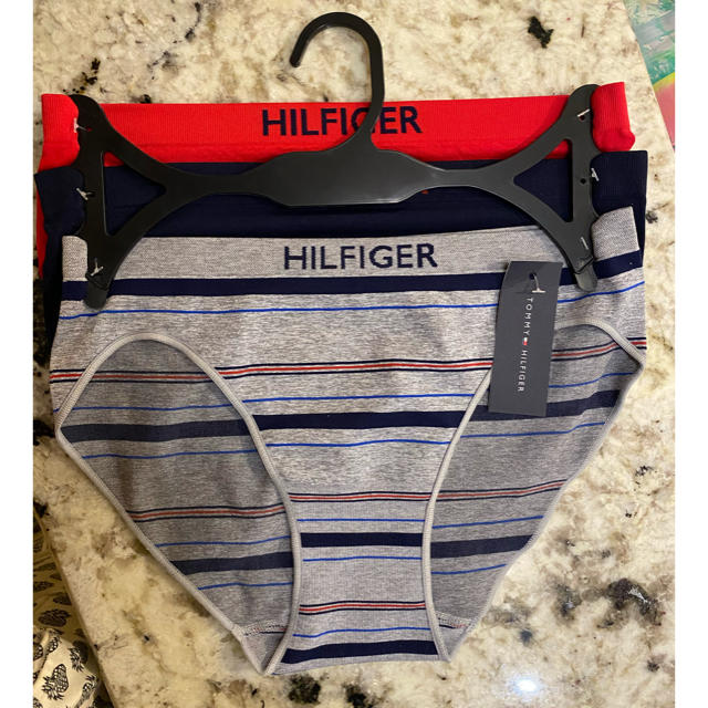 TOMMY HILFIGER(トミーヒルフィガー)のTOMMY HILFIGER ロゴショーツ3枚セットMサイズ レディースの下着/アンダーウェア(ショーツ)の商品写真