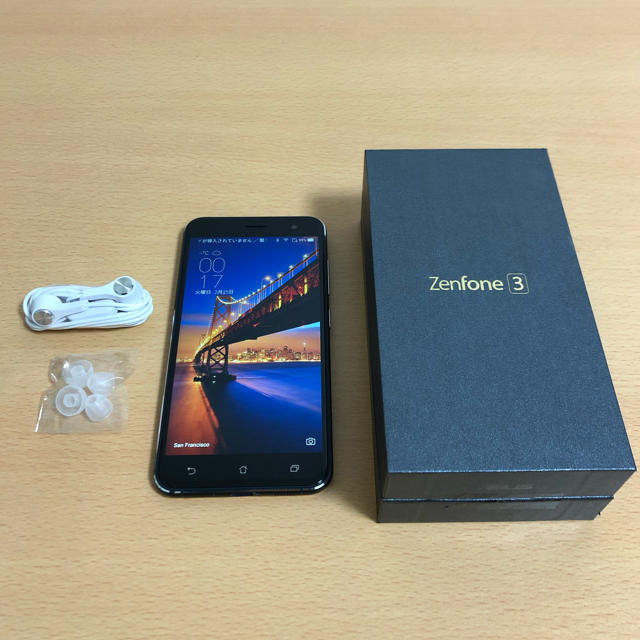 送料込 ASUS zenfone3 (ZE520KL) 黒 美品スマートフォン/携帯電話