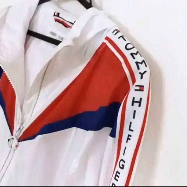 TOMMY HILFIGER(トミーヒルフィガー)のTOMMY HILFIGER 日本未展開デザイン新作ナイロンJKT レディースのジャケット/アウター(ナイロンジャケット)の商品写真