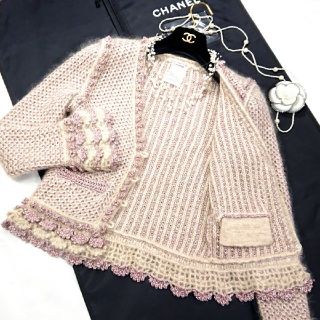 シャネル(CHANEL)のシャネル カーディガン❤️ＣoＣoマーク＋キラキラボタン❤️ほぼ未使用(カーディガン)