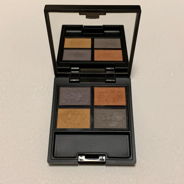 Cosme Kitchen(コスメキッチン)のCelvoke eye shadow コスメ/美容のベースメイク/化粧品(アイシャドウ)の商品写真